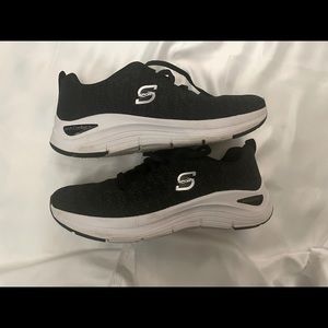 SKECHERS Sport Sneakers size 9.5
